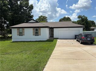 10512 N Oak Trafficway, Kansas City, MO 64155