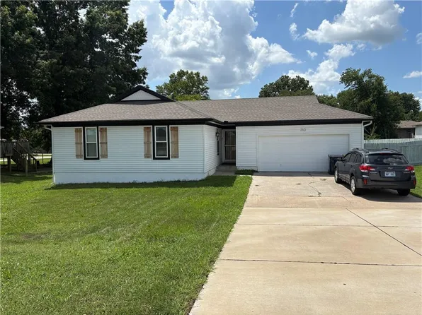 10512 N Oak Trafficway, Kansas City, MO 64155
