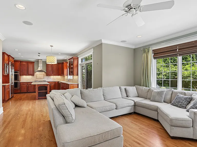 737 S Swain Ave — Photo 16
