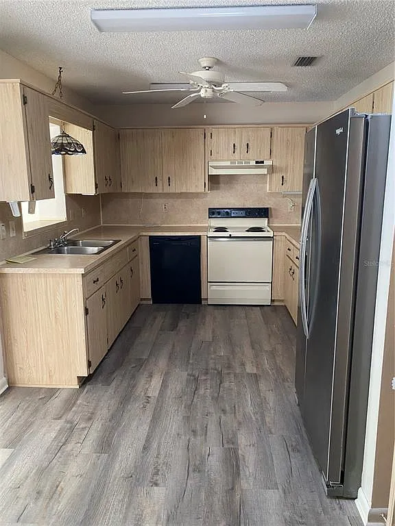 2 bed, 2.0 bath, 1394 sqft, $1,400 — Photo 4