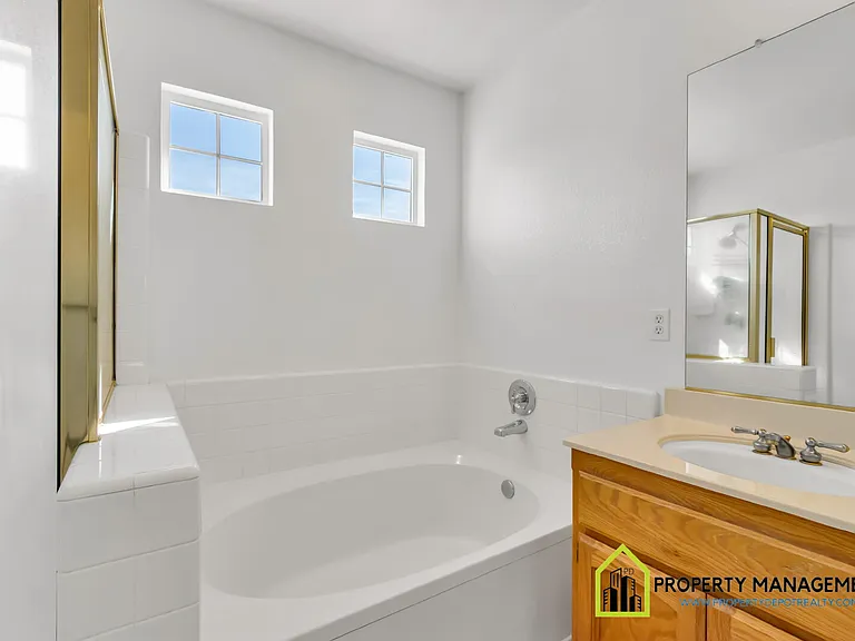 10118 Hampton Oak Dr — Photo 32