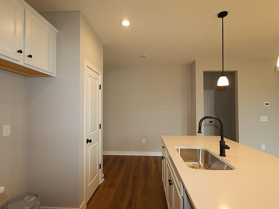3rd image of 3923 Maize View Dr
