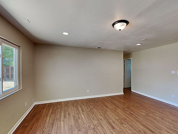 3rd image of 4525 Brookfield Dr