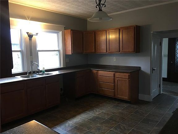 4th image of 309 Moran St