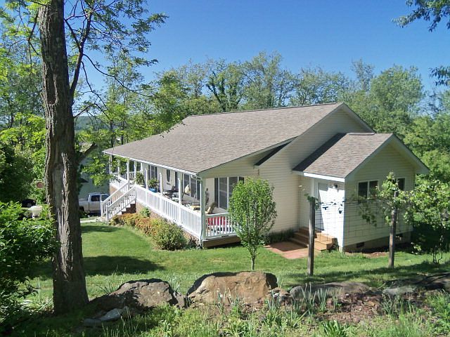 1st image of 818 Hillcrest Ave