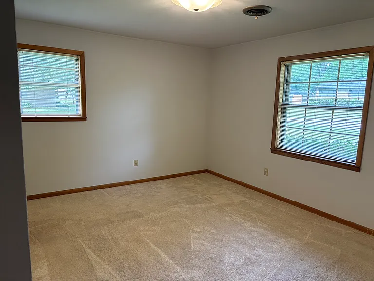 207 Courtland Cir — Photo 6