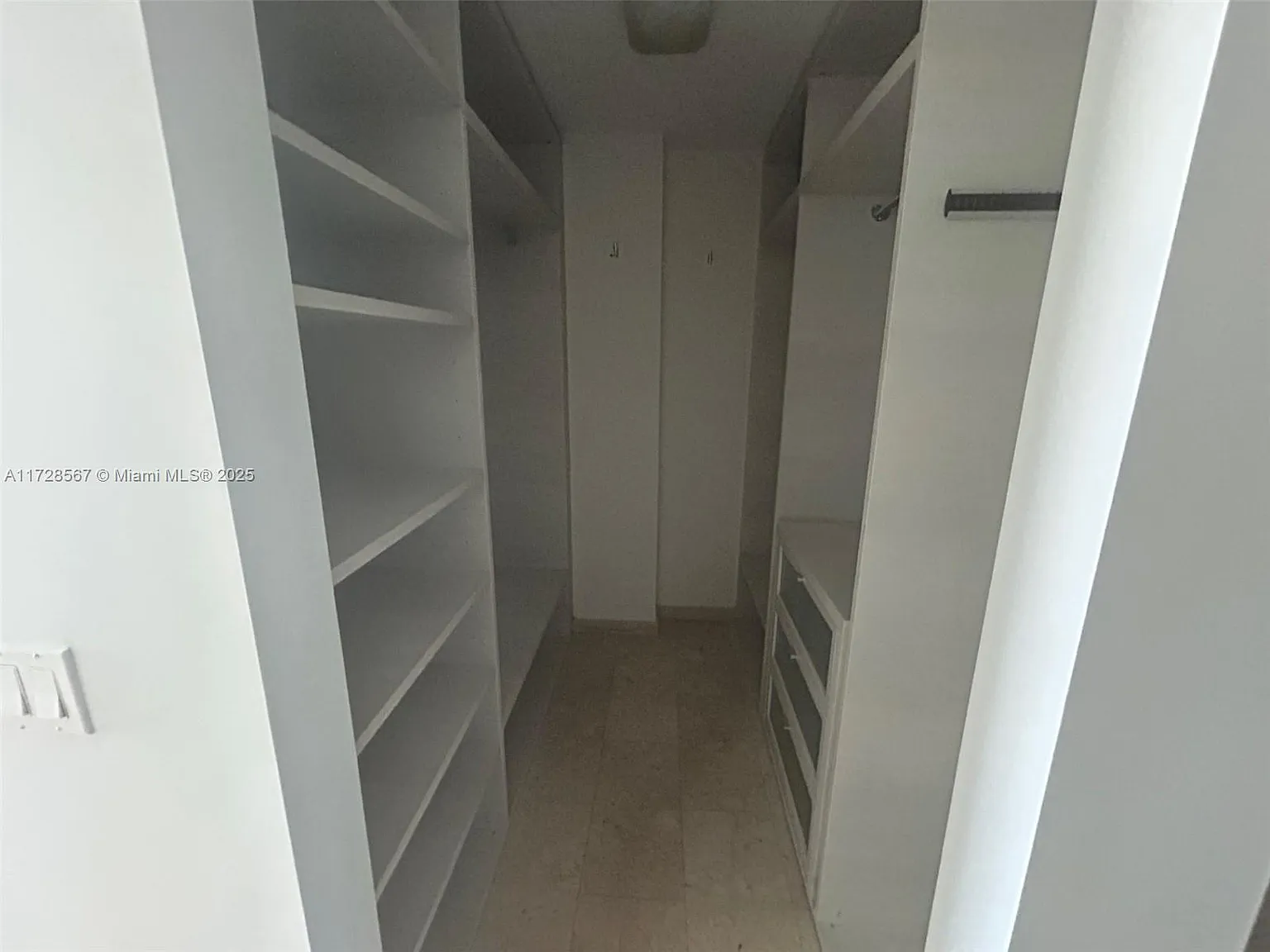 1 bed, 994 sqft, $5,200 — Photo 4