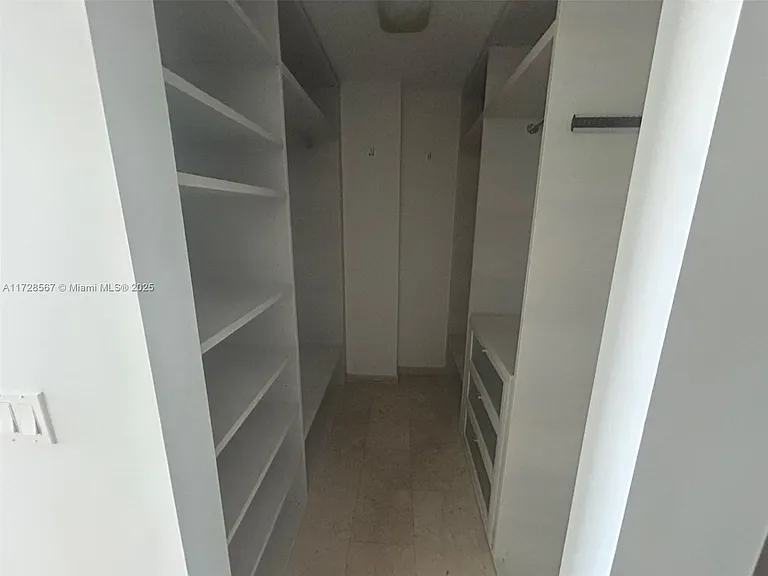 88 SW 7th St #3307 — Photo 4