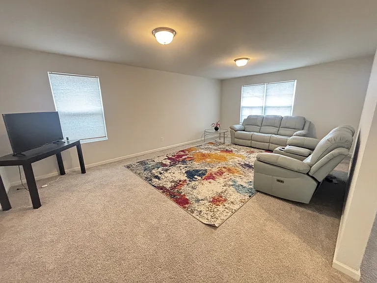 531 Montrose Dr — Photo 8