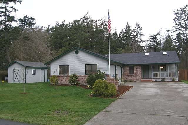 1st image of 520 NW Oakmont St