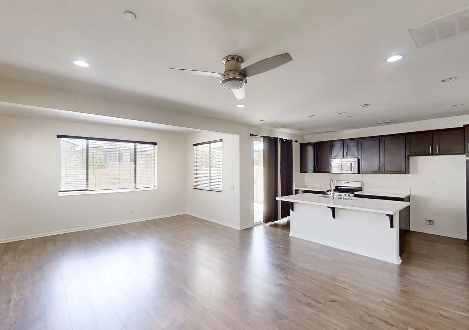 Beautiful 3 Bedroom 2.5 Bathroom Home in Chapman Heights, Yucaipa — Photo 4