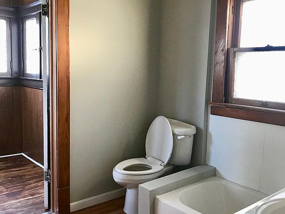 2nd image of 338 Oxford Ave