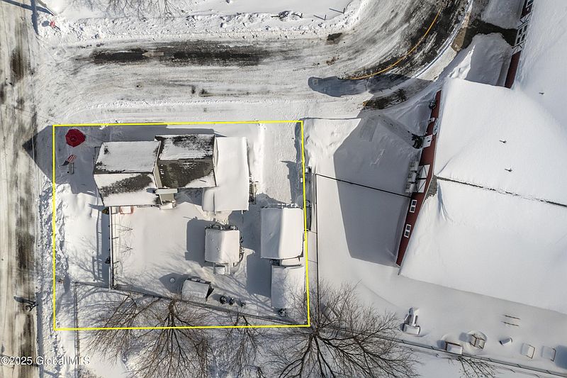 4th image of 308 John Avenue