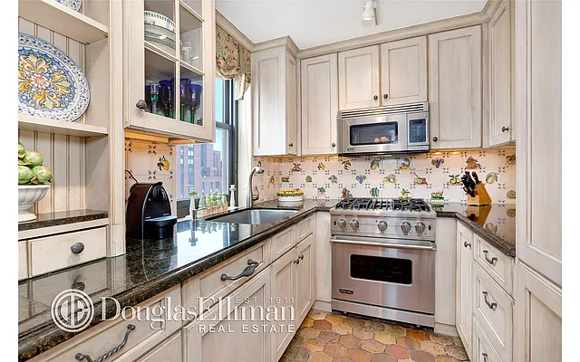 Sold by Douglas Elliman | media 5