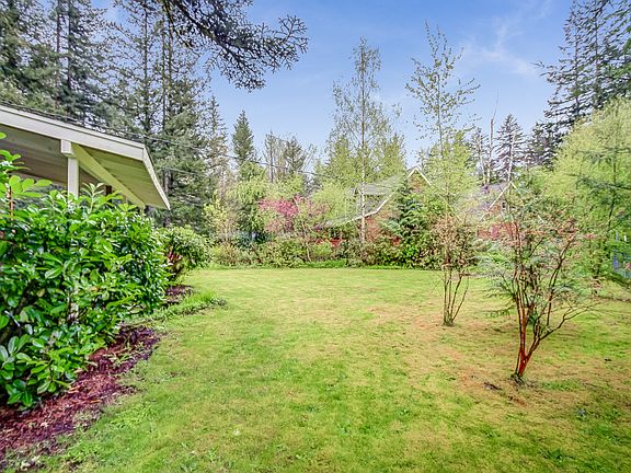 4th image of 1605 SE Cedar Falls Way