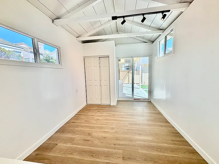 910 Acacia Ave — Photo 12