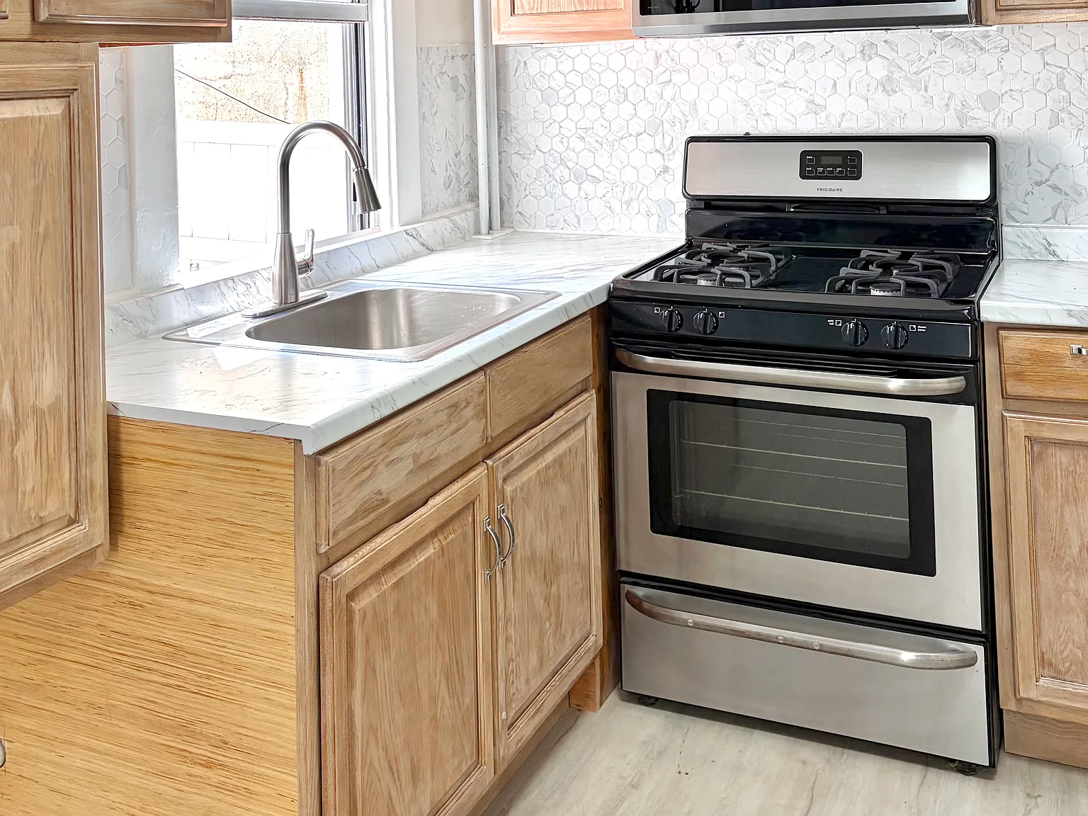 2 bed, 1000 sqft, $2,475 — Photo 2