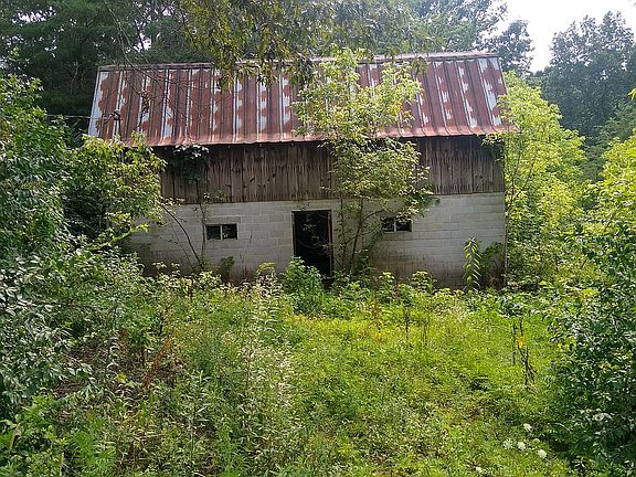 Two story barn w/electric