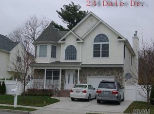 24 Dale Dr, Farmingdale, NY 11735