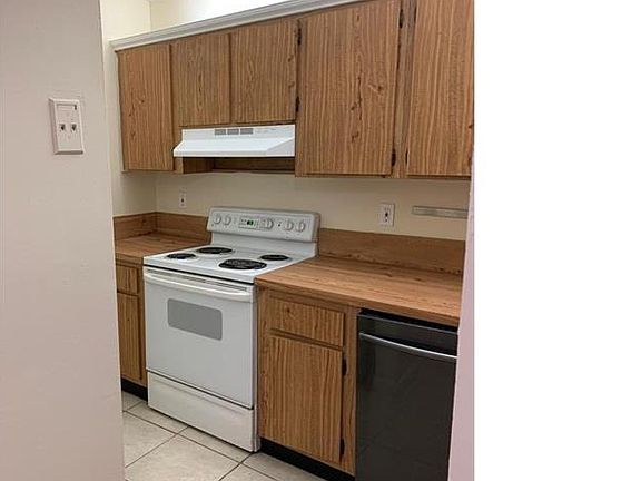 5th image of 833 Twin Lakes Dr #30-D
