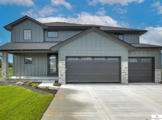 9856 S 97th Ave Cir, Papillion, NE 68046