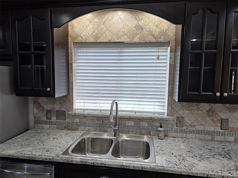 15415 Beechnut St — Photo 6