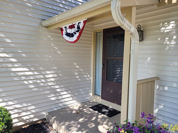 2nd image of 912 Bidwell Dr #912