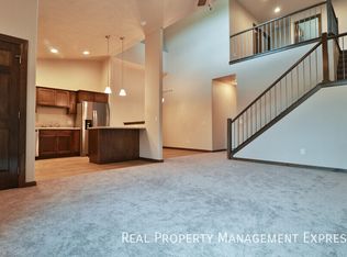 5425 S Seville Pl, Sioux Falls, SD 57108