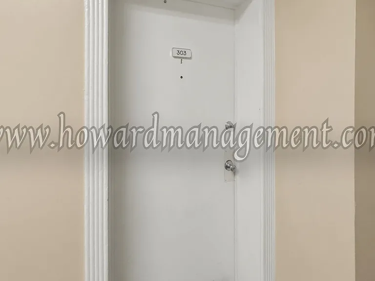 Wilshire Mediterranean Apartments — Photo 6