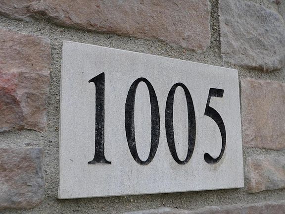 3rd image of 1005 Oxford Dr N