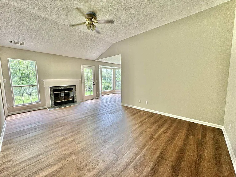 2608 Clarencefield Dr — Photo 2