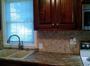 906 W 6th St, Wamego, KS 66547
