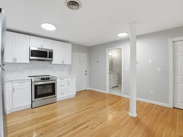 96 Old Colony Ave #215, Taunton, MA 02780