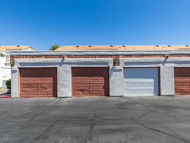 1800 Edmond St #124 — Photo 71
