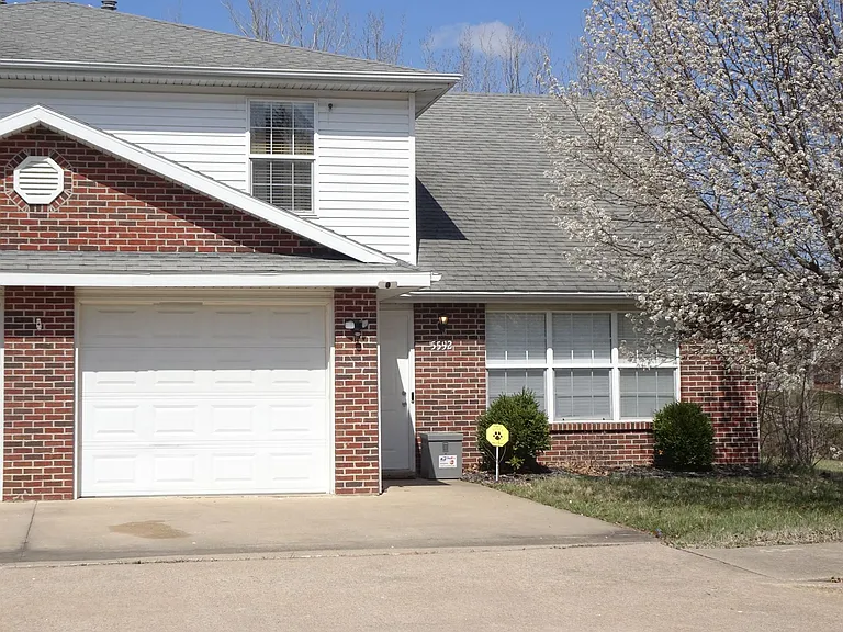 5552 E Pinehurst Ln #1 — Photo 1