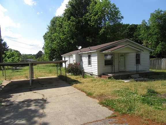3rd image of 544 Circle Dr