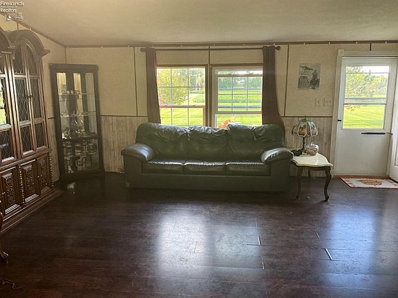 4th image of 1561 Township Road 126