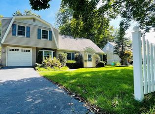 464 Lincoln Dr, Paramus, NJ 07652