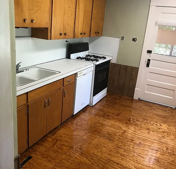 510 E 2nd St — Photo 1