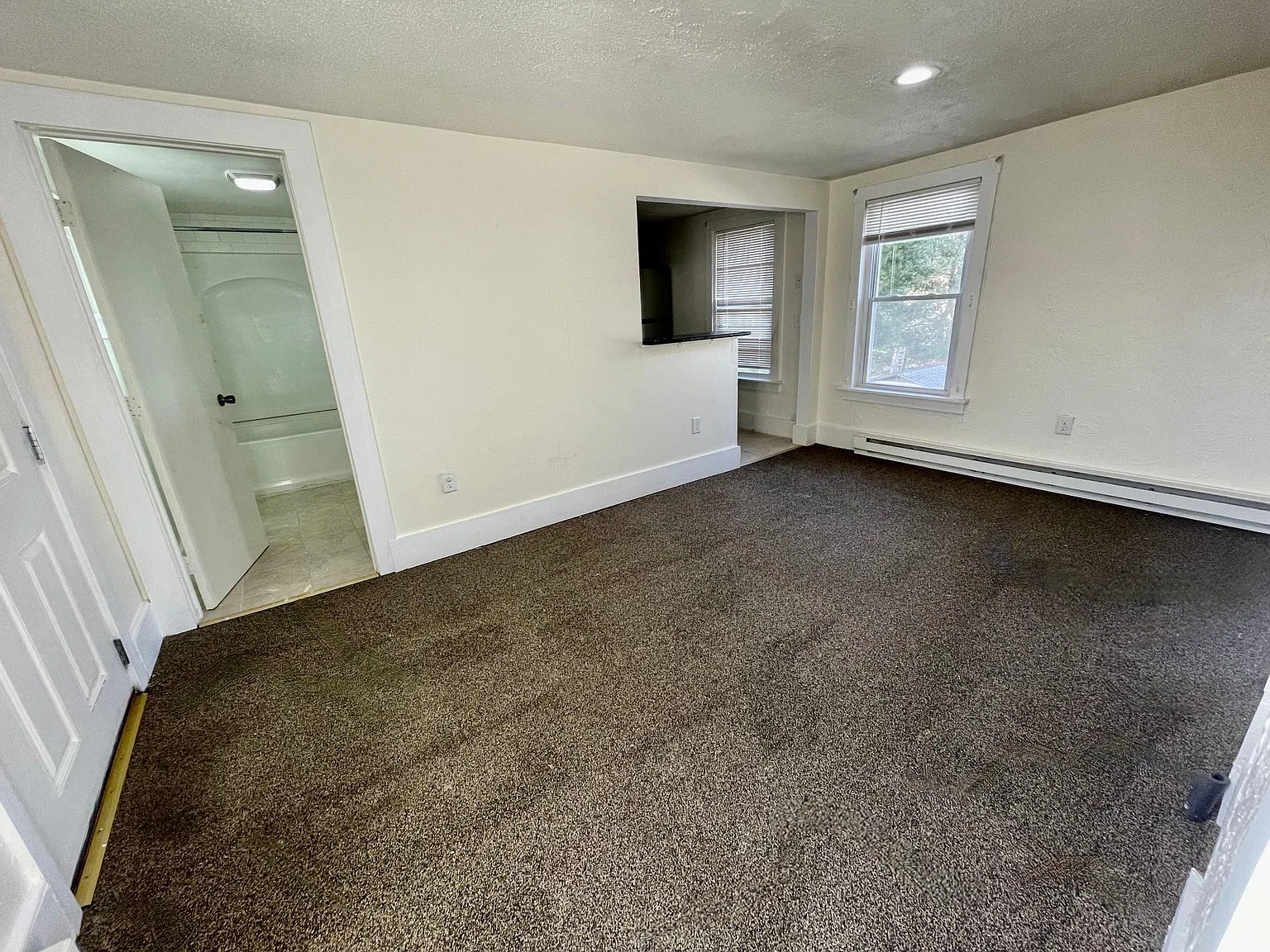2 bed, 550 sqft, $1,900 — Photo 2