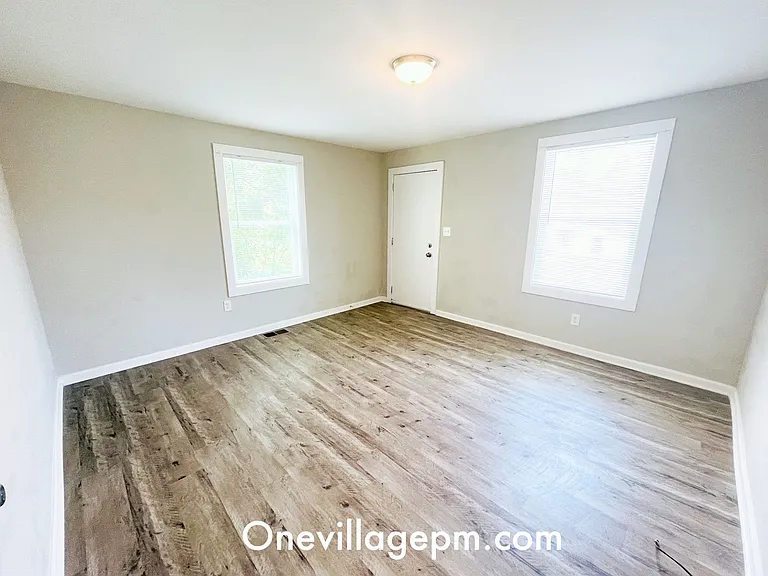 905 Harris St — Photo 1
