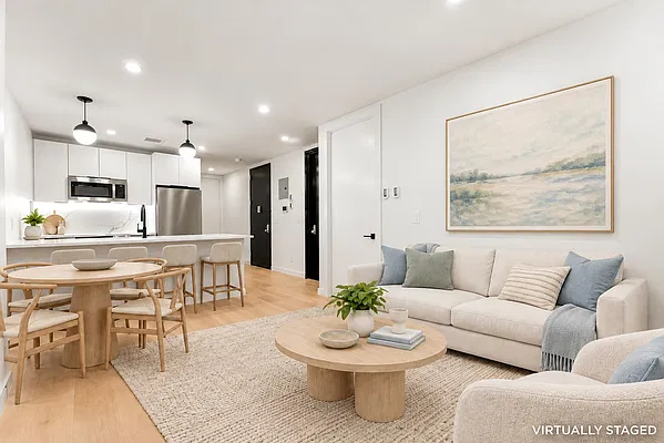 Living room, photo 2
