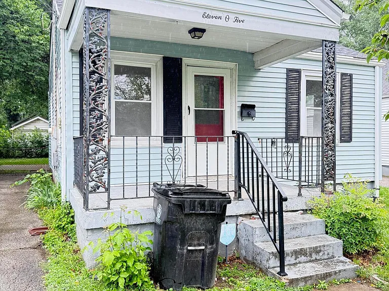 1105 Beecher St — Photo 1