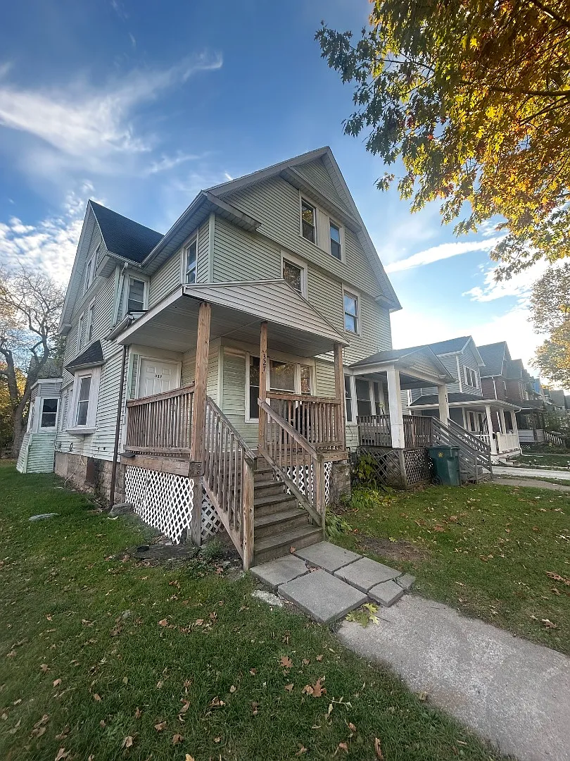 Property Photo - 325-327 Parsells Ave