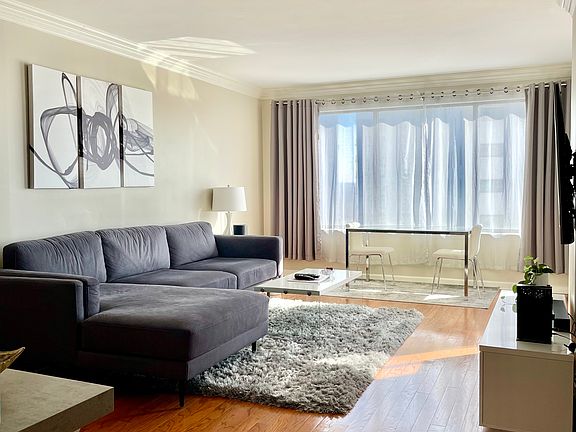 4th image of 3481 Lakeside Dr NE APT 2505