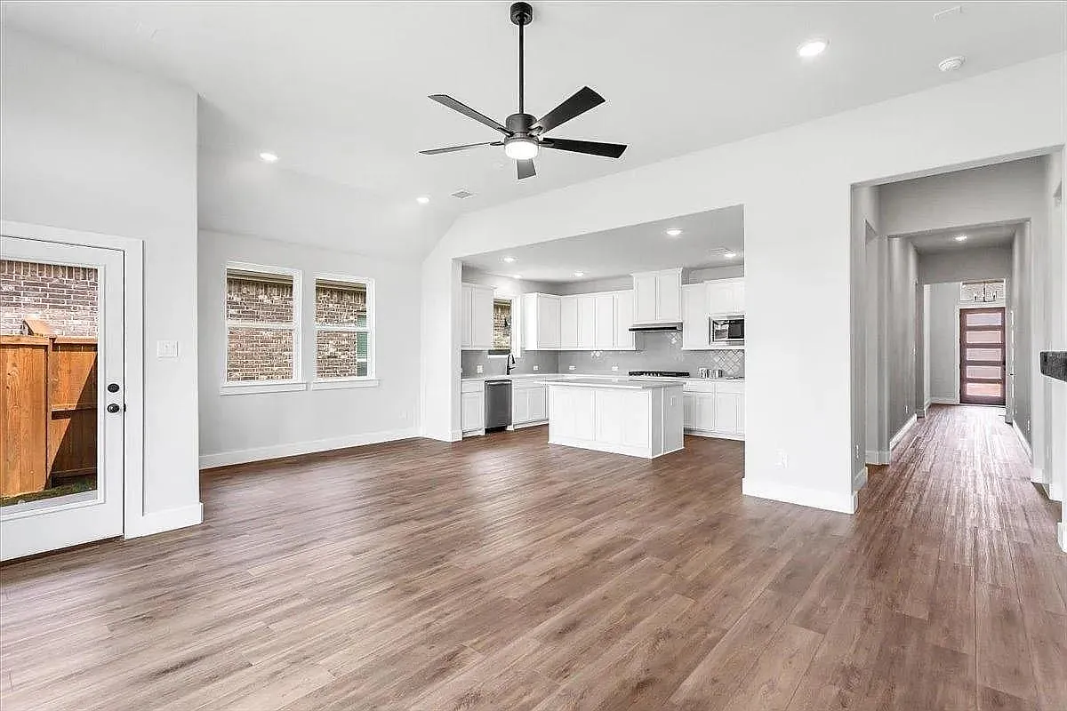 4 bed, 3.0 bath, 2182 sqft, $2,695 — Photo 1