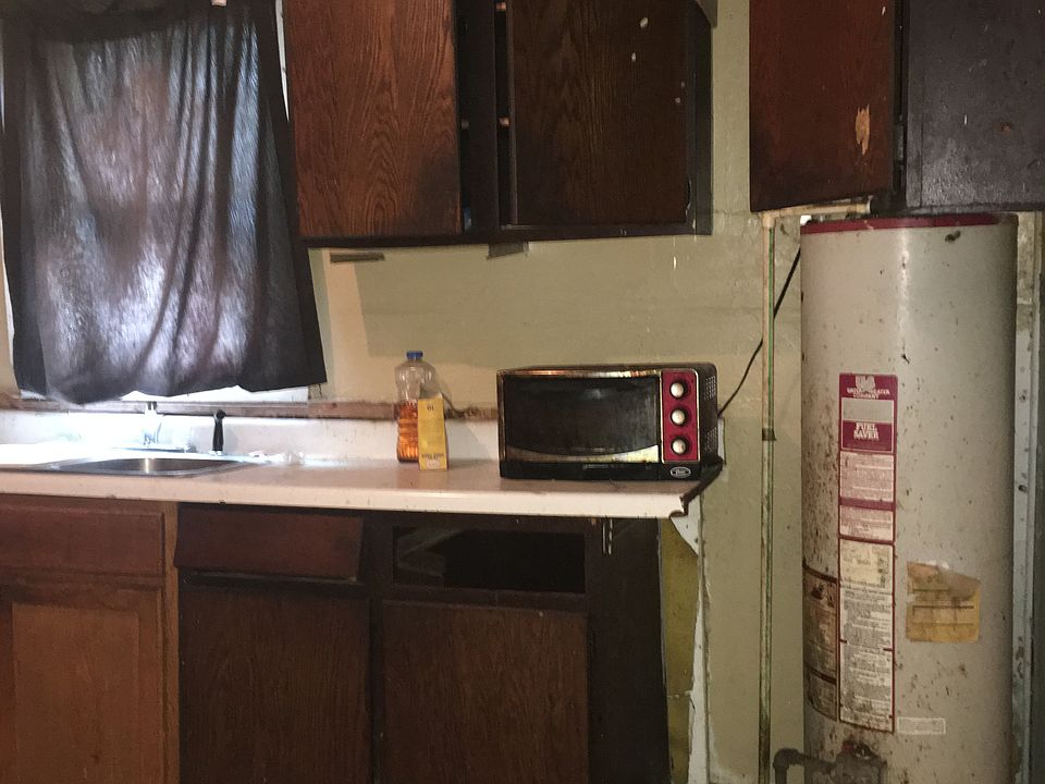 2nd image of 1410 Rivas St
