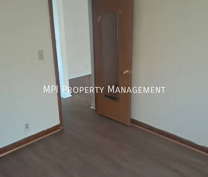 232 N 75th St #8 — Photo 10