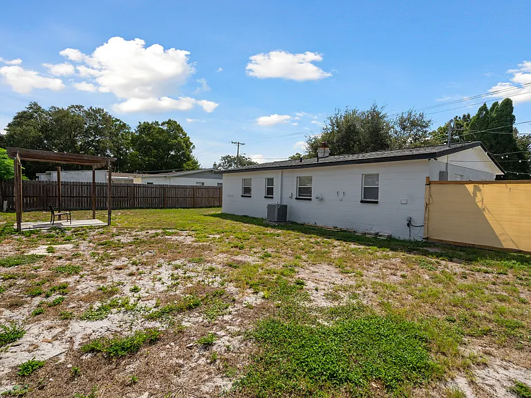 3211 W Tyson Ave — Photo 24
