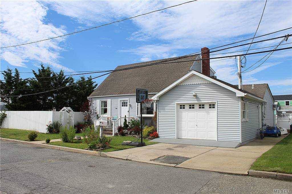 2720 Peconic Ave, Seaford, NY 11783 Zillow